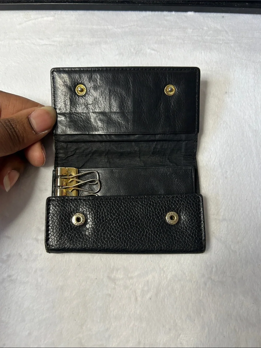CHANEL Black Caviar Leather key Case with Embossed CC - Picture 6 of 7